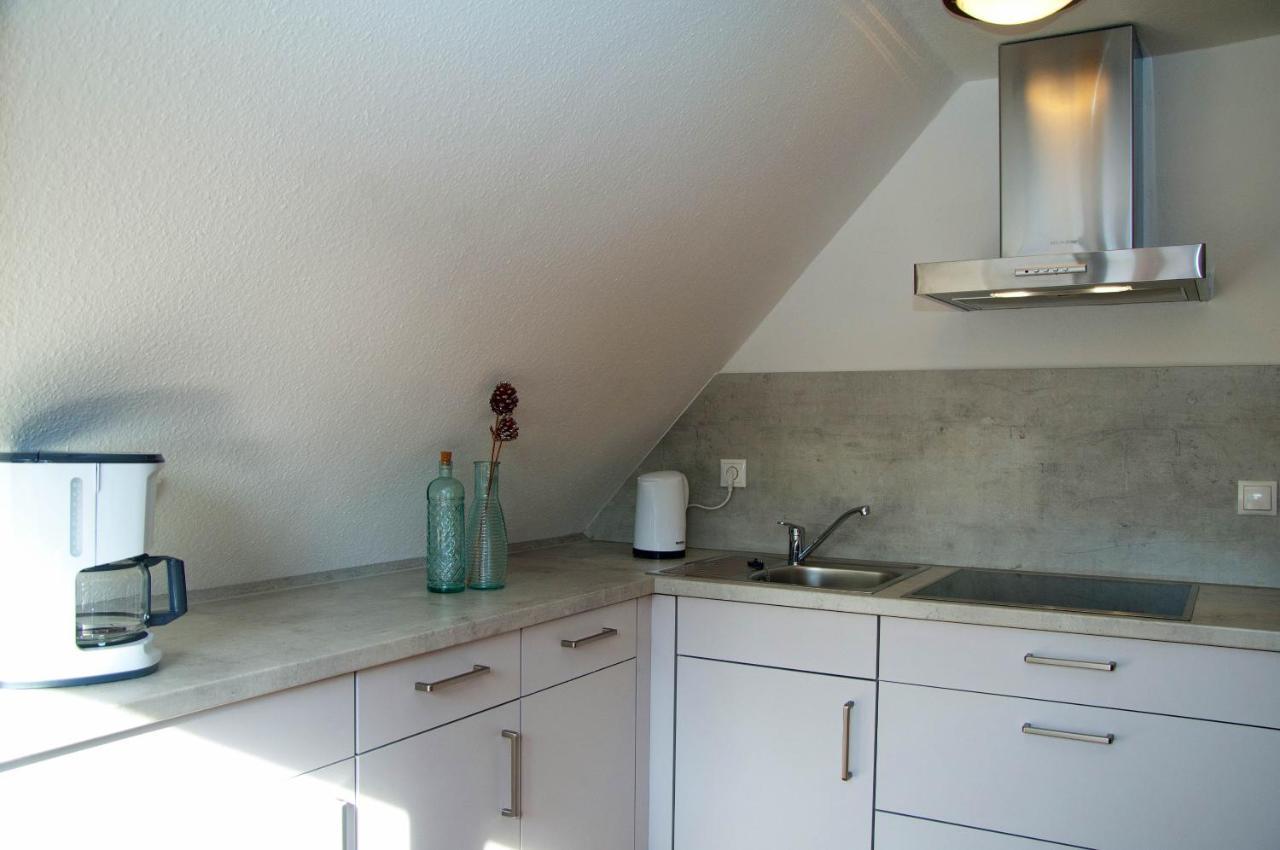 Wg Bernstein - Reetdachhaus - Ruhe Und Seeblick Sellin  Extérieur photo