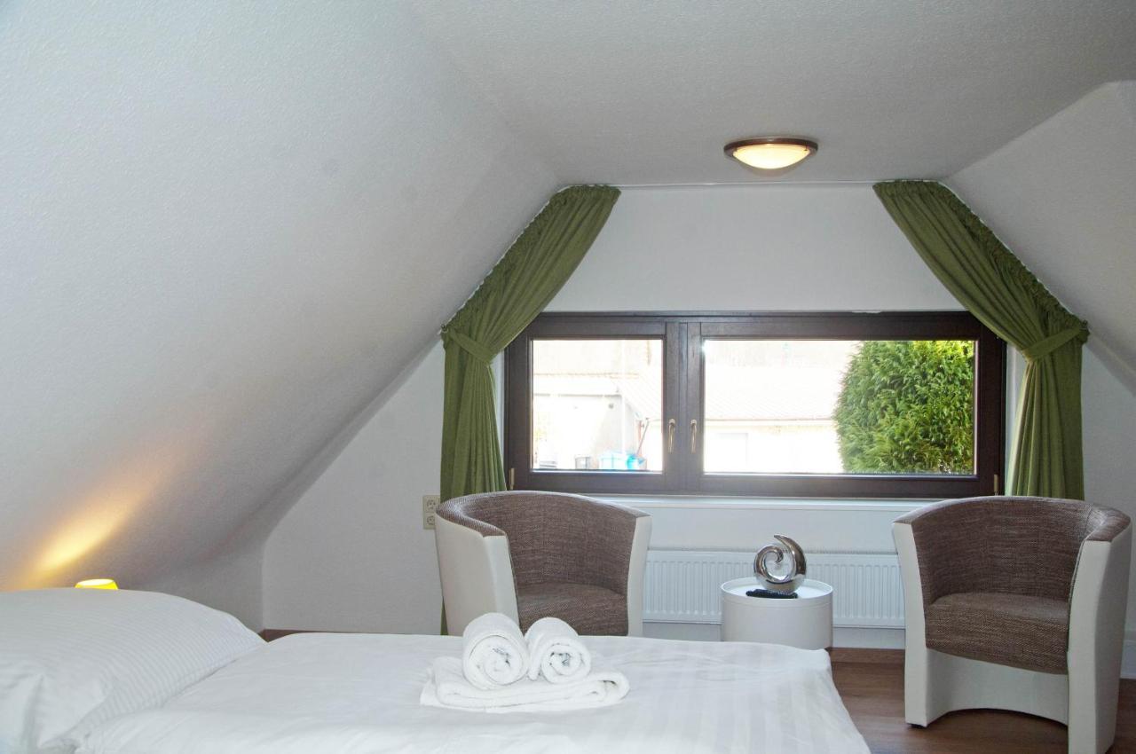 Wg Bernstein - Reetdachhaus - Ruhe Und Seeblick Sellin  Extérieur photo