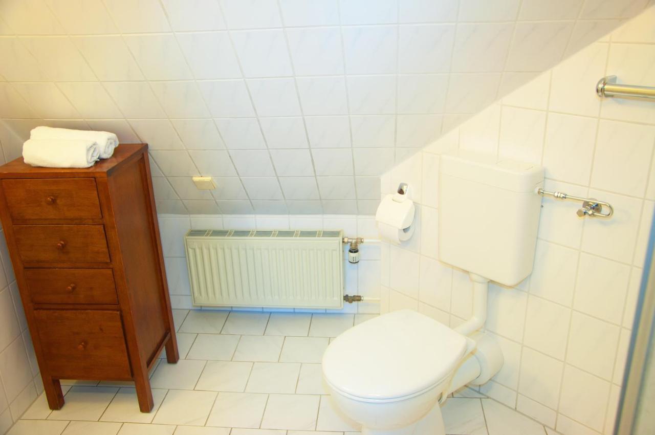 Wg Bernstein - Reetdachhaus - Ruhe Und Seeblick Sellin  Extérieur photo