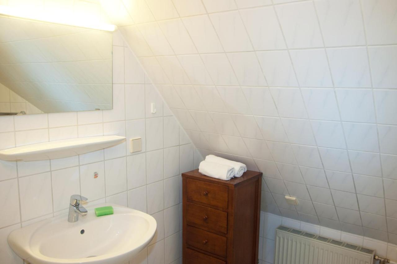 Wg Bernstein - Reetdachhaus - Ruhe Und Seeblick Sellin  Extérieur photo