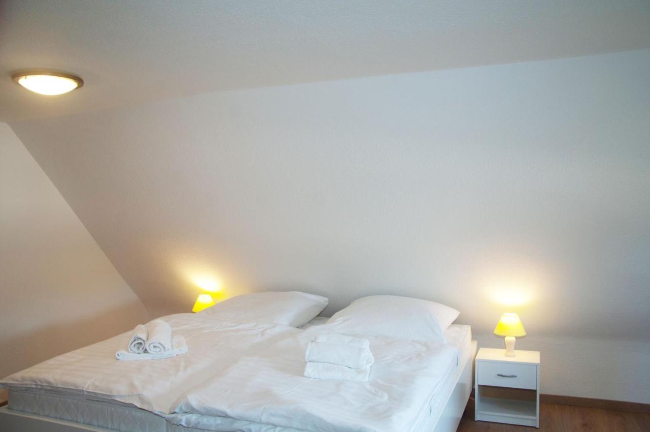 Wg Bernstein - Reetdachhaus - Ruhe Und Seeblick Sellin  Extérieur photo