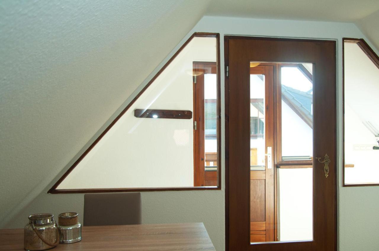Wg Bernstein - Reetdachhaus - Ruhe Und Seeblick Sellin  Extérieur photo