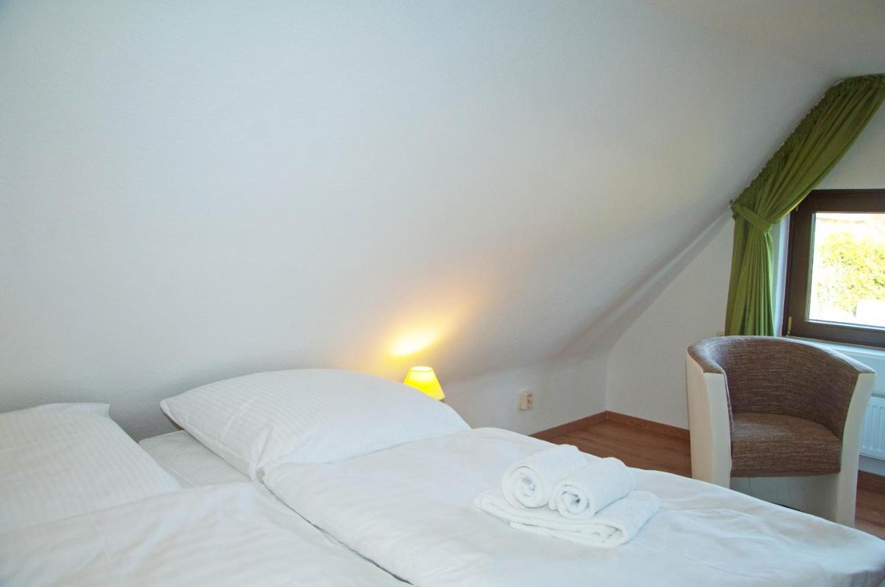 Wg Bernstein - Reetdachhaus - Ruhe Und Seeblick Sellin  Extérieur photo
