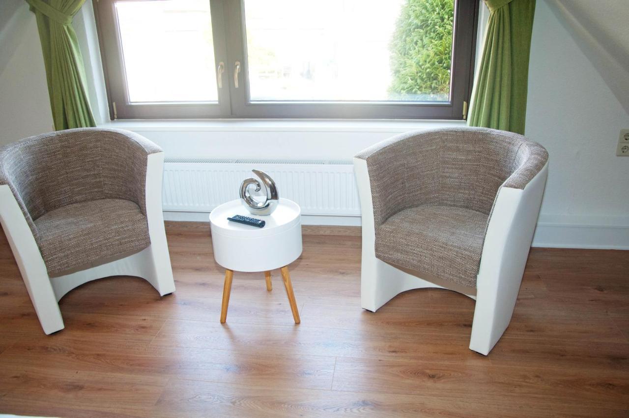 Wg Bernstein - Reetdachhaus - Ruhe Und Seeblick Sellin  Extérieur photo