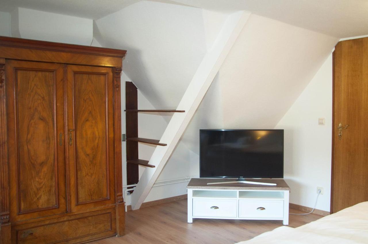 Wg Bernstein - Reetdachhaus - Ruhe Und Seeblick Sellin  Extérieur photo
