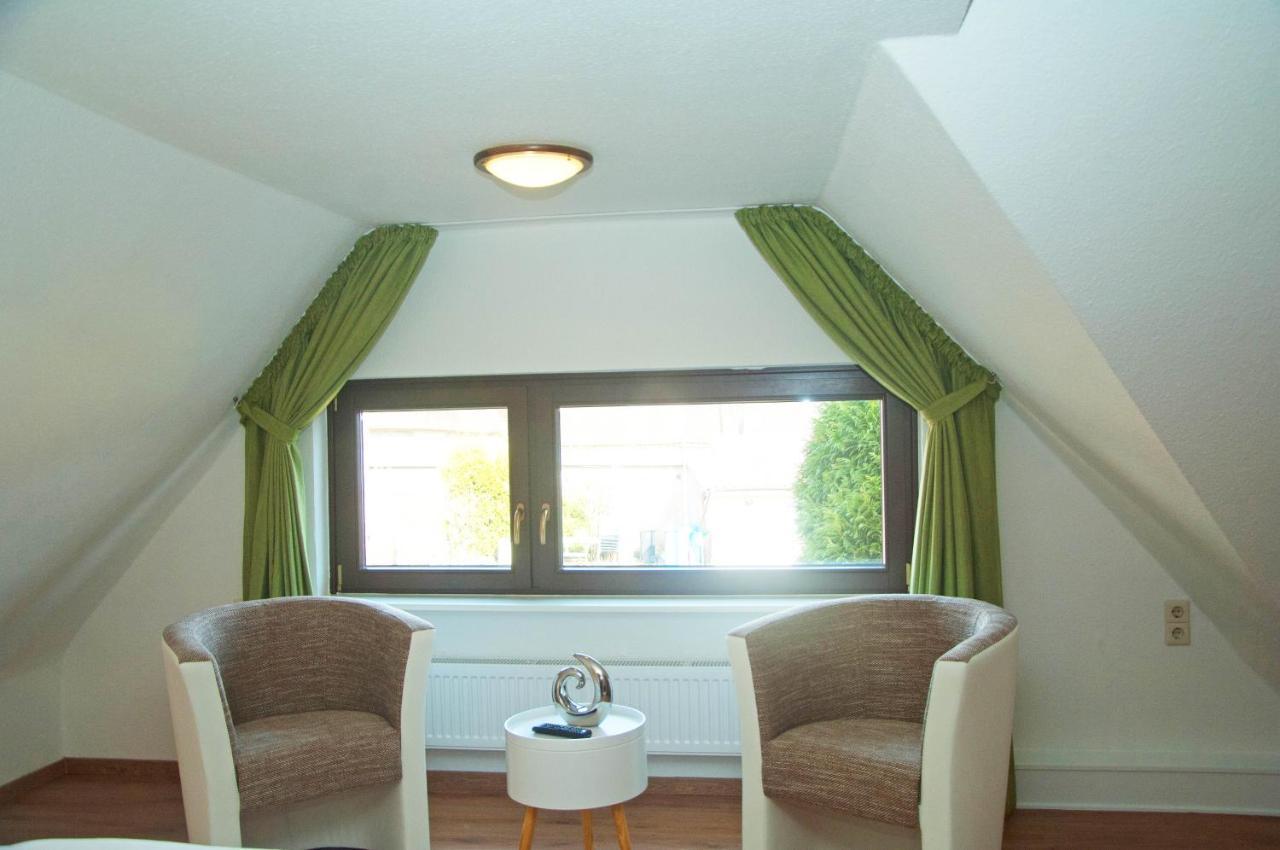 Wg Bernstein - Reetdachhaus - Ruhe Und Seeblick Sellin  Extérieur photo