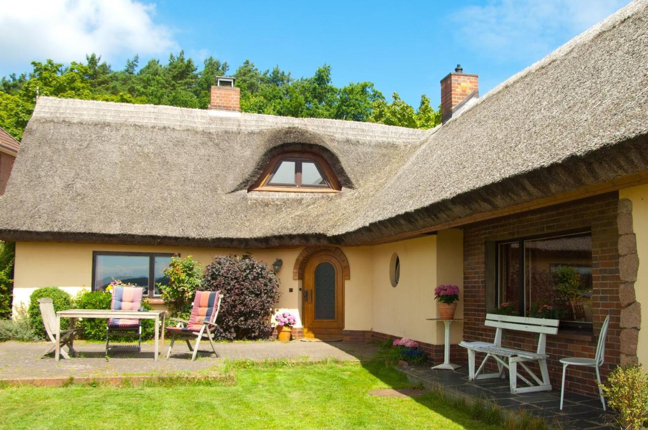 Wg Bernstein - Reetdachhaus - Ruhe Und Seeblick Sellin  Extérieur photo