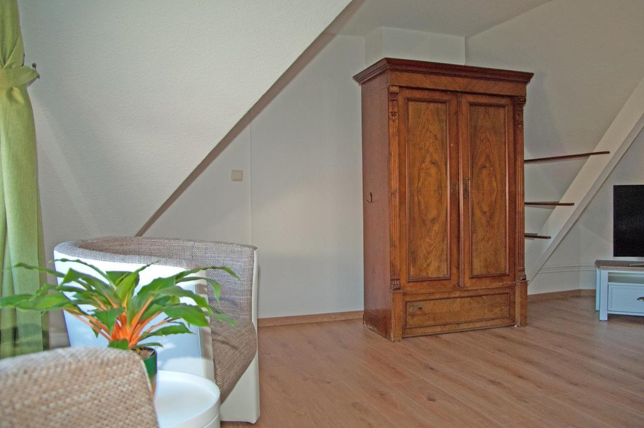 Wg Bernstein - Reetdachhaus - Ruhe Und Seeblick Sellin  Extérieur photo